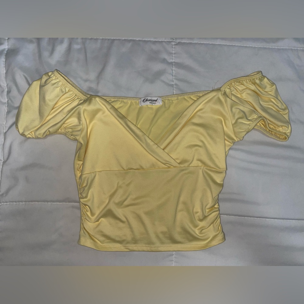 Yellow crop top ruffle of the shoulder cuffs